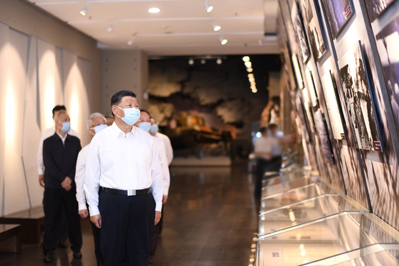 2022年8月16日至17日，中共中央總書記、國(guó)家主席、中央軍委主席習(xí)近平在遼寧考察。這是16日下午，習(xí)近平在錦州市考察遼沈戰(zhàn)役紀(jì)念館。 新華社記者 燕雁 攝