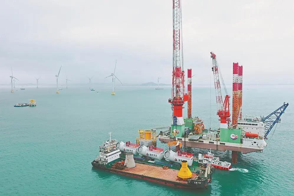 福能集團(tuán)曾是“一煤獨大”的老國企，近年來積極轉(zhuǎn)型，布局新能源、新材料、醫(yī)療健康等領(lǐng)域。圖為福能集團(tuán)三川海上風(fēng)電項目。（資料圖片）