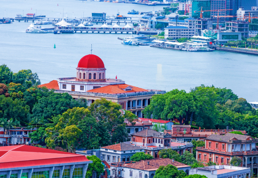鼓浪嶼素有“萬國建筑博物館”的美譽，八卦樓作為全國重點文物保護單位，是鼓浪嶼世界文化遺產(chǎn)核心要素之一。楊勁堅 攝