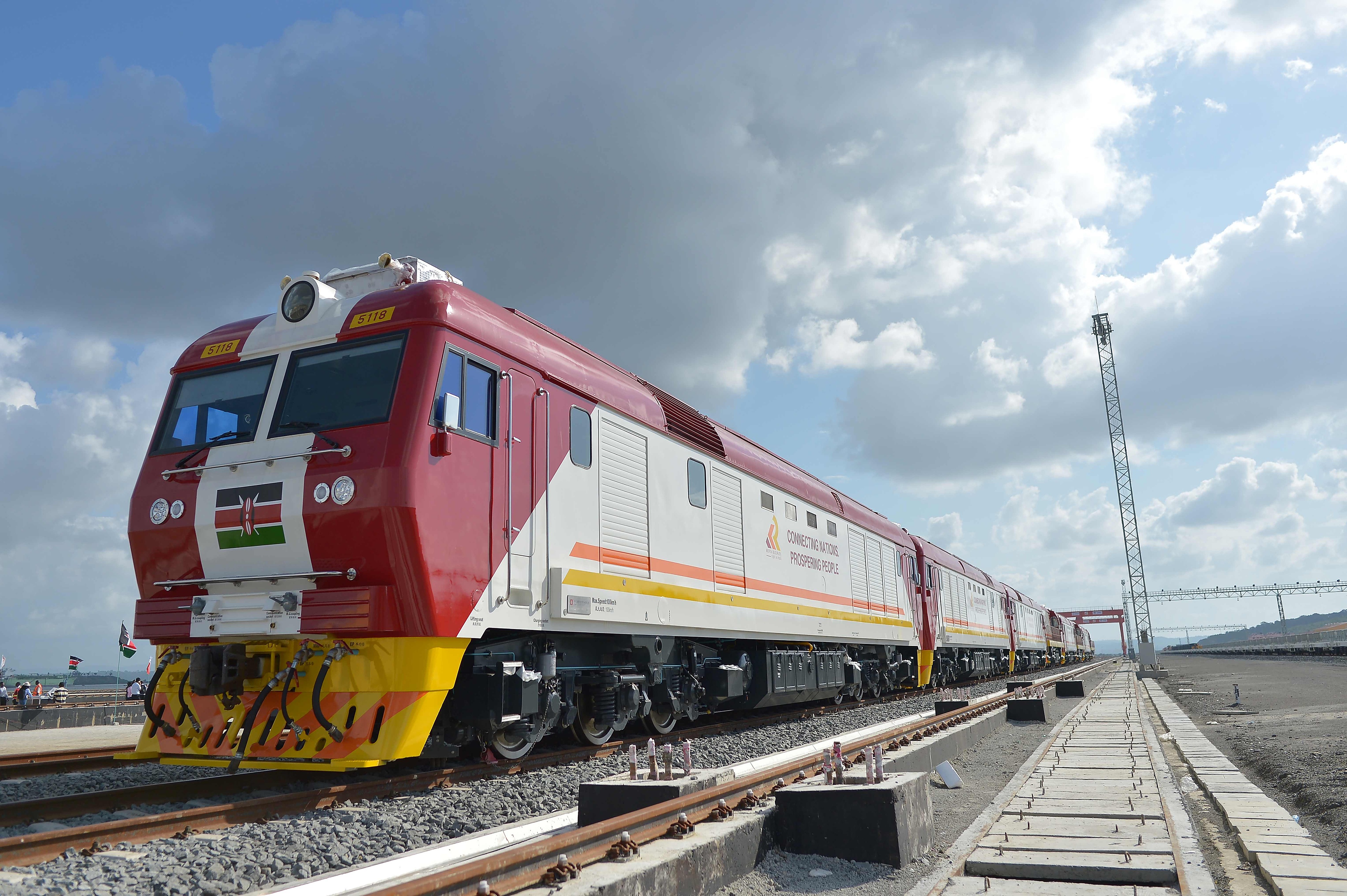 當(dāng)?shù)貢r(shí)間2017年5月30日，肯尼亞蒙巴薩，連接肯尼亞港口城市蒙巴薩和首都內(nèi)羅畢的蒙內(nèi)鐵路正式竣工通車。