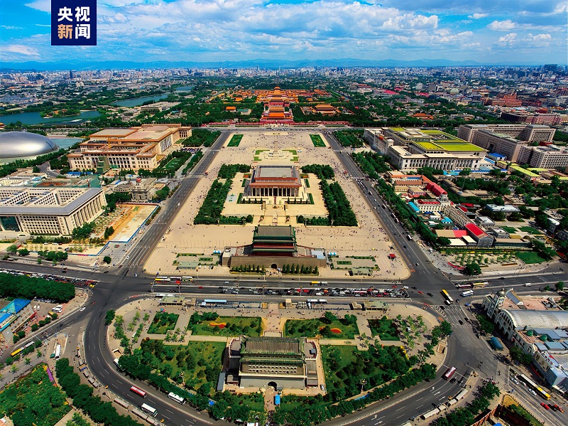 △全長7.8公里的北京中軸線上，分布有鐘鼓樓、景山、故宮等15處遺產(chǎn)構(gòu)成要素。