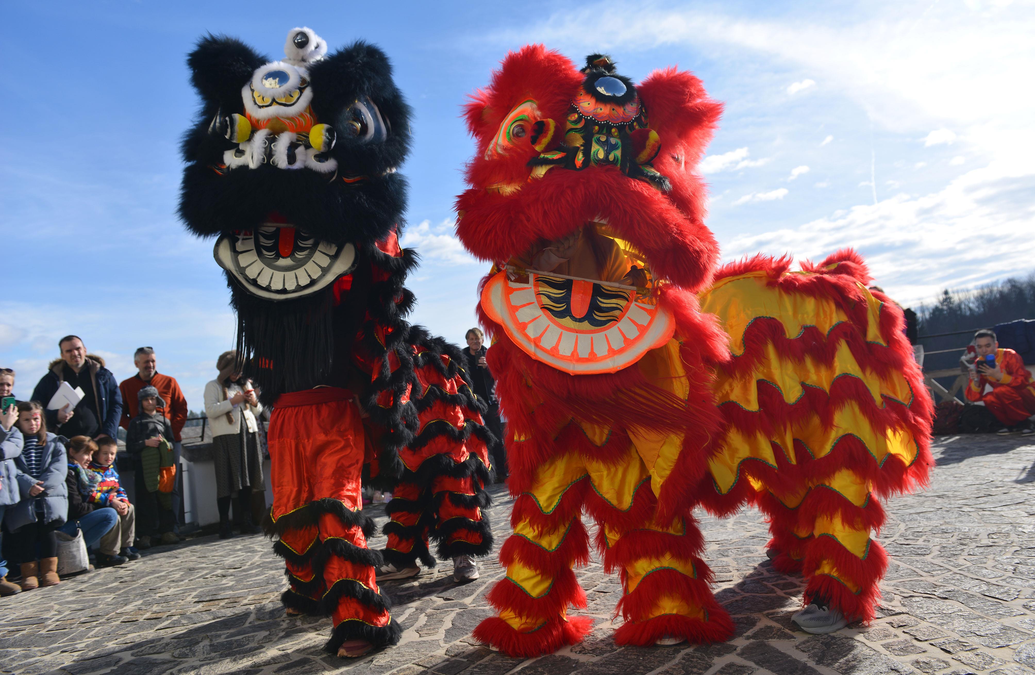 △當(dāng)?shù)貢r間2024年2月4日，克羅地亞克拉皮納，薩格勒布大學(xué)孔子學(xué)院舉辦一系列活動，迎接中國農(nóng)歷龍年春節(jié)。