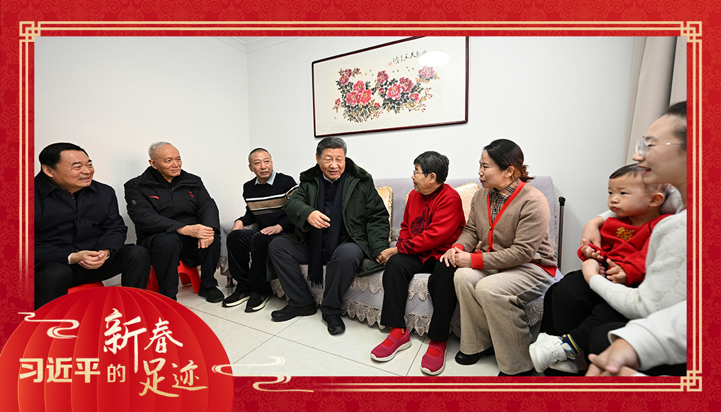 2025年1月23日，農(nóng)歷新年前夕，習(xí)近平總書記在遼寧沈陽(yáng)大東區(qū)長(zhǎng)安街道長(zhǎng)安小區(qū)考察時(shí)，走進(jìn)居民郎素蘭家中看望。