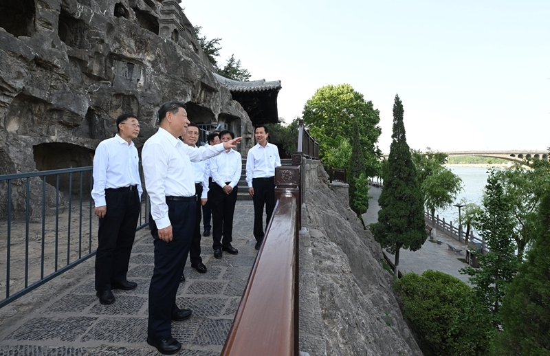 2025年5月19日至20日，中共中央總書(shū)記、國(guó)家主席、中央軍委主席習(xí)近平在河南考察。這是19日下午，習(xí)近平在洛陽(yáng)龍門石窟考察。新華社記者 謝環(huán)馳 攝