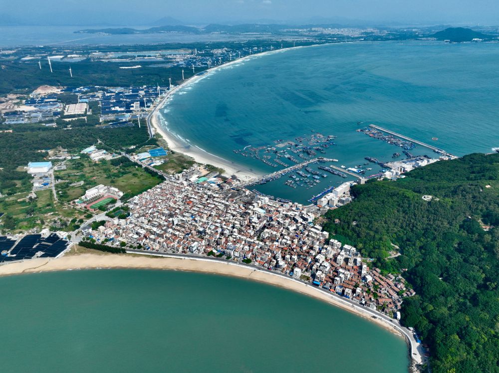 這是2024年10月16日拍攝的福建省漳州市東山縣澳角村（無人機照片）。新華社記者姜克紅攝