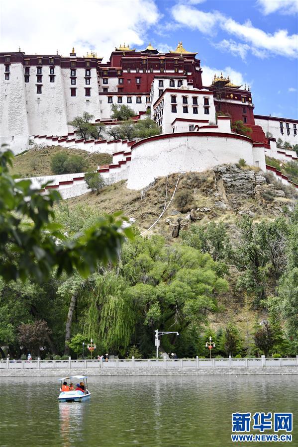 (新華視界)(4)拉薩:龍王潭公園迎游客