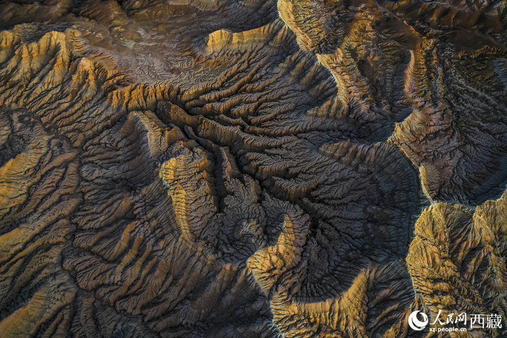 俯瞰土林。貢覺群培攝