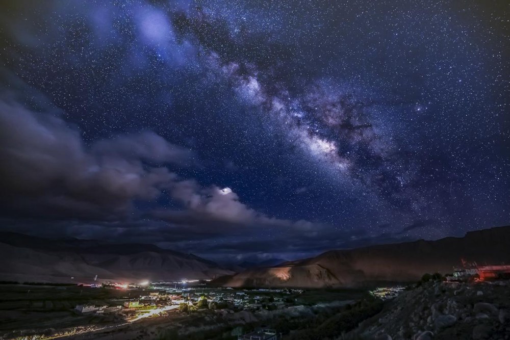 絕美星河。貢覺群培攝