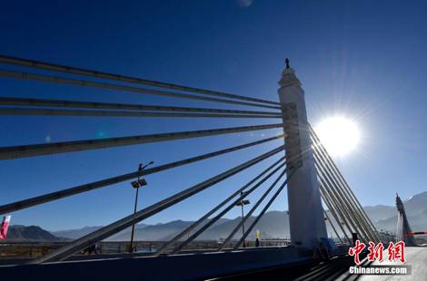 8圖 2013年11月27日納金大橋通車儀式。圖片來(lái)源：中新社。.jpg