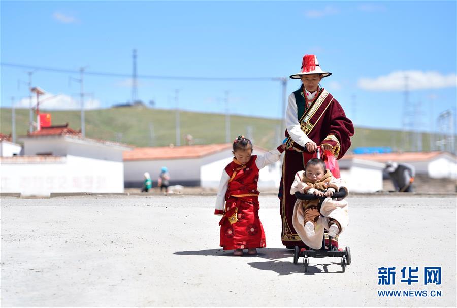 （走向我們的小康生活）（6）青?，敹啵狐S河源的幸福村