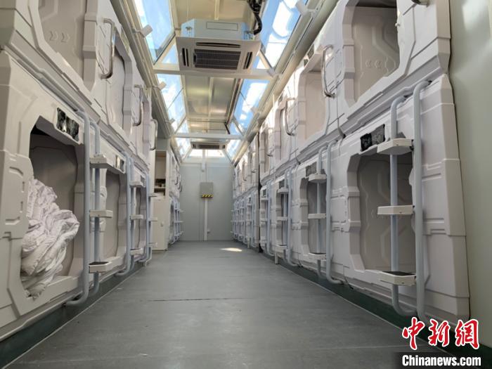 圖為火星營地“太空艙”?！O睿 攝