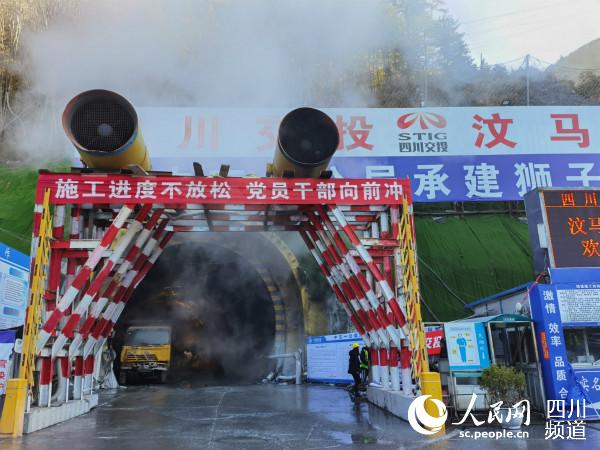 獅子坪隧道口。郭瑩 攝