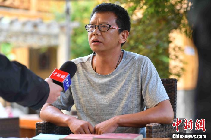 圖為和澗秋接受記者采訪。　劉冉陽 攝
