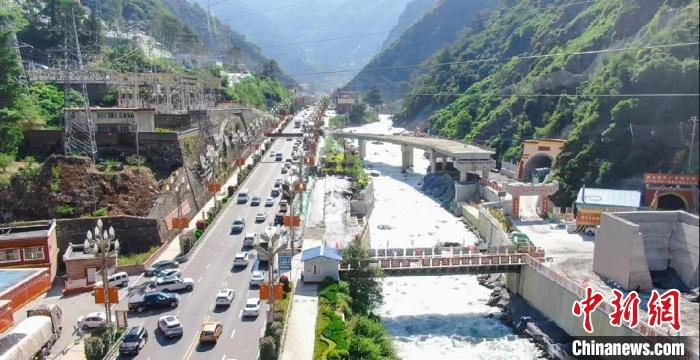 郭達(dá)山隧道進(jìn)口實(shí)況?！】蛋蛡髅焦﹫D