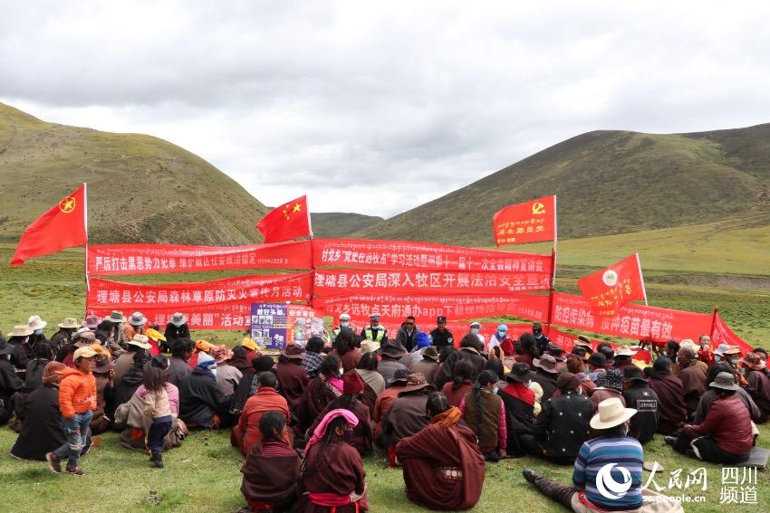 草地上宣講。巴登攝