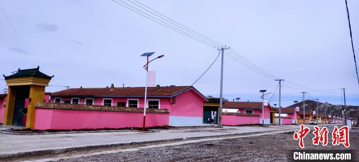 青?，敹嗳嫱瓿傻卣鹗転娜罕娹r(nóng)房維修加固工作