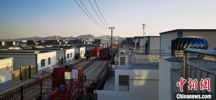 圖為蘭州新區(qū)移民安置區(qū)。　魏建軍 攝