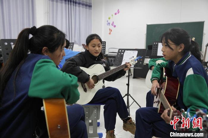 青?，斍撸簻p負不減質“均衡發(fā)展”是教育關鍵詞