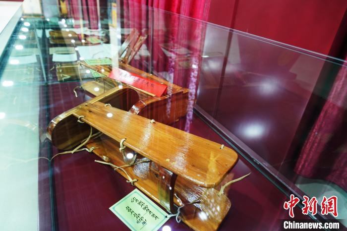 圖為藏醫(yī)外治骨科夾板。　馬銘言 攝