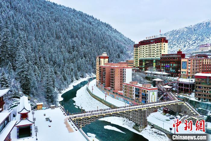 壤塘的雪后美景?！∪捞量h融媒體中心供圖