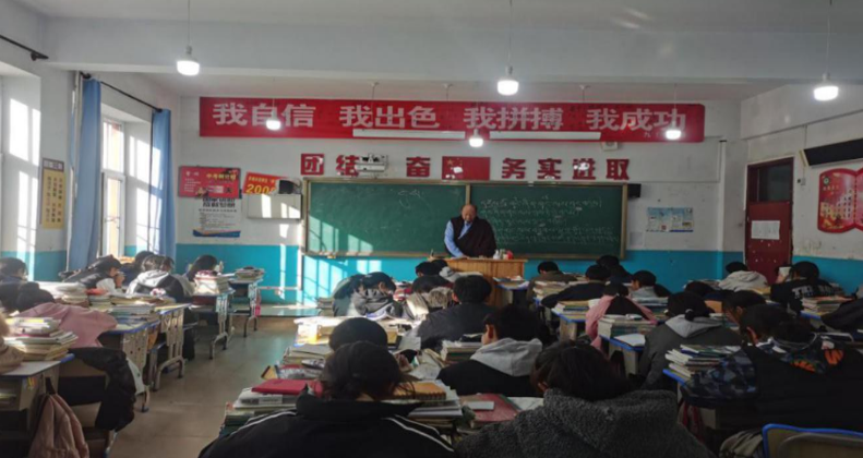 青?，斍撸寒惖剞k班讓孩子享受優(yōu)質(zhì)教育