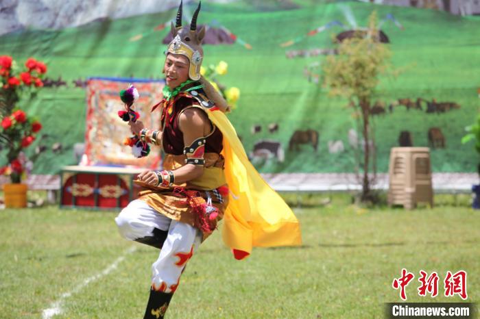 圖為演出人員表演現(xiàn)場?！“喱斂h文體旅游廣電局 供圖