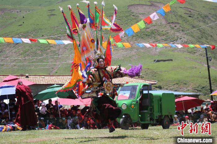 圖為表演現(xiàn)場?！“喱斂h文體旅游廣電局 供圖