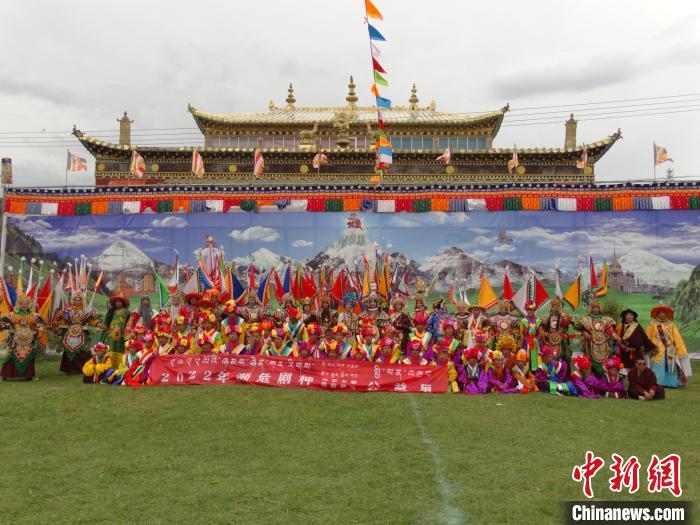 圖為全體演員合影?！“喱斂h文體旅游廣電局 供圖