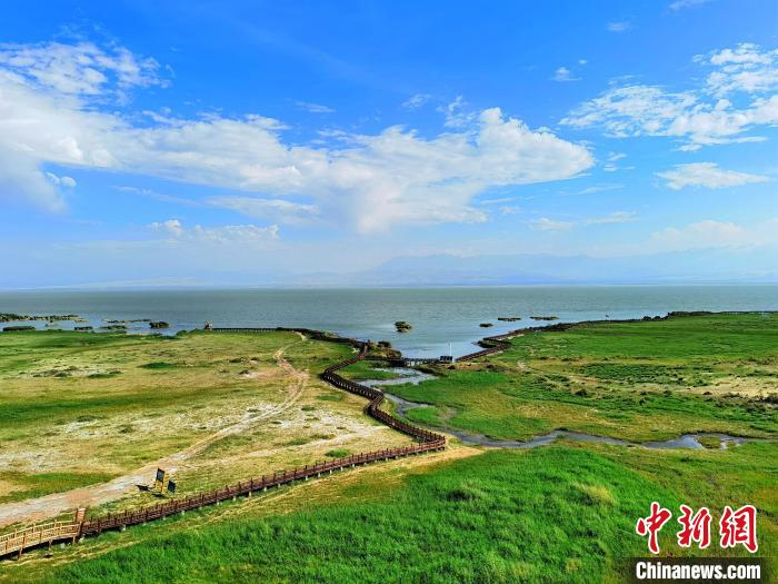 圖為航拍都蘭湖國(guó)家濕地公園?！∑钤鲚?攝