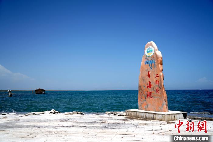 圖為青海湖景區(qū)一角?！O睿 攝