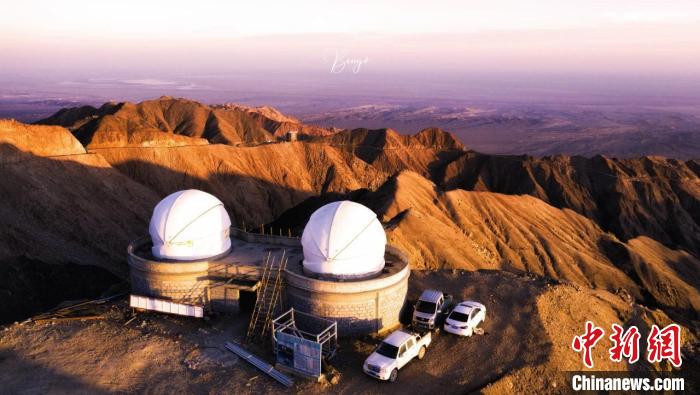 圖為青海冷湖賽什騰山天文臺(tái)址日落?！『槲腻?攝