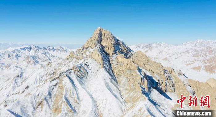 圖為山川被白雪覆蓋?！《继m縣融媒體中心供圖