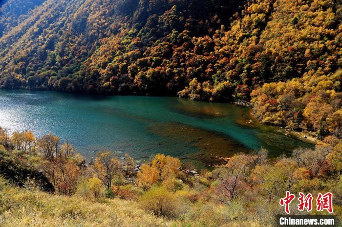 松坪溝風(fēng)光?！『吻搴?攝