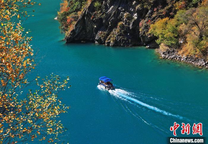 松坪溝風(fēng)光?！『吻搴?攝