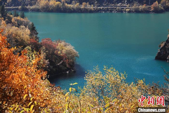 松坪溝風(fēng)光?！⑼?攝