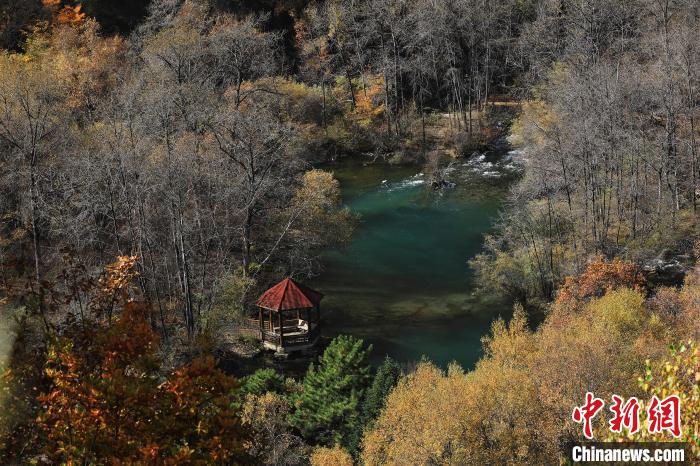 松坪溝風(fēng)光?！⑼?攝