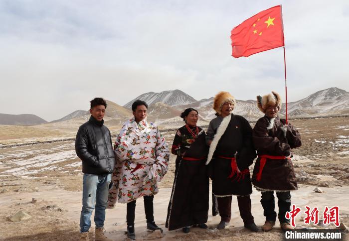 圖為青海省治多縣索加鄉(xiāng)干部群眾。(資料圖) 治多縣委宣傳部 供圖
