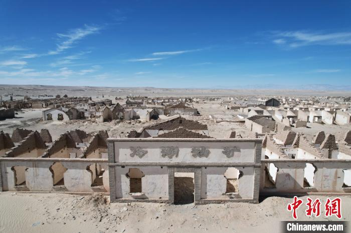 航拍青海省海西蒙古族藏族自治州茫崖市冷湖石油工業(yè)遺址保護(hù)區(qū)?！●R銘言 攝