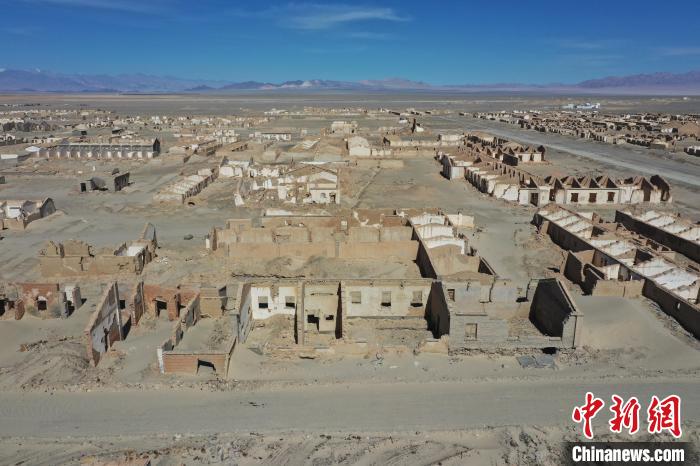 航拍青海省海西蒙古族藏族自治州茫崖市冷湖石油工業(yè)遺址保護(hù)區(qū)?！●R銘言 攝