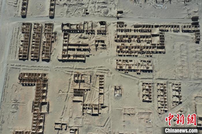 航拍青海省海西蒙古族藏族自治州茫崖市冷湖石油工業(yè)遺址保護(hù)區(qū)?！●R銘言 攝