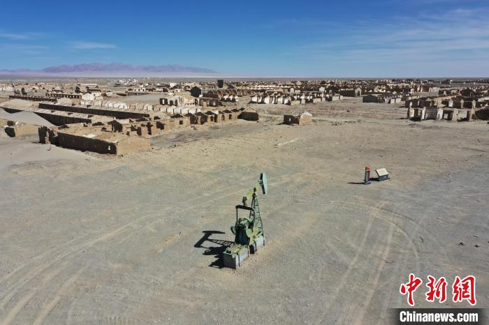 航拍青海省海西蒙古族藏族自治州茫崖市冷湖石油工業(yè)遺址保護(hù)區(qū)。　馬銘言 攝