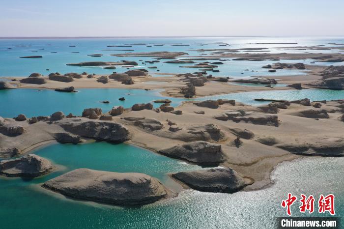 航拍青海大柴旦烏素特水上雅丹奇特景觀?！●R銘言 攝
