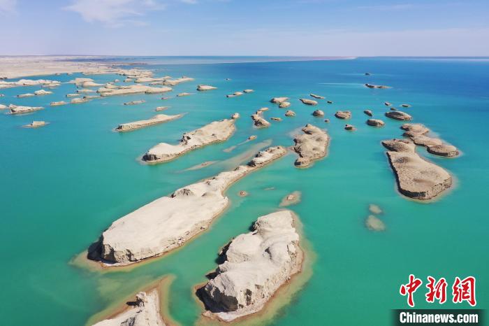 航拍青海大柴旦烏素特水上雅丹奇特景觀?！●R銘言 攝
