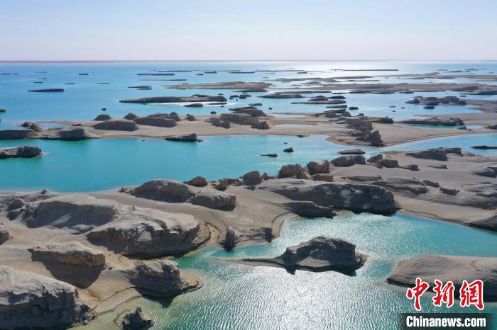 航拍青海大柴旦烏素特水上雅丹奇特景觀?！●R銘言 攝