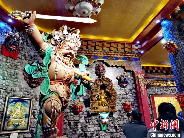 青?！敖鹕鹊亍睙嶝暎禾瓶?、泥塑璀璨奪目