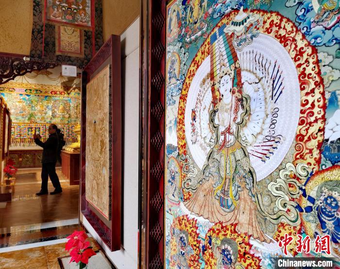 圖為熱貢唐卡。　張?zhí)砀?攝