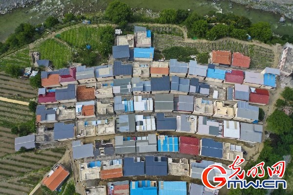 我們的家園｜小蘋(píng)果帶動(dòng)大產(chǎn)業(yè)，帶你看看這座阿壩州小村的鄉(xiāng)村振興新模式