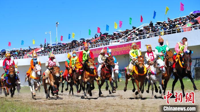 圖為開賽瞬間?！垈?攝