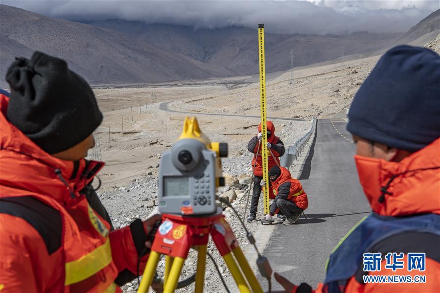 （新華全媒頭條·圖文互動）（10）往更高處長、往長春北京方向移動——來自海拔8848.86米的報告