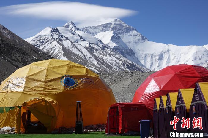 5月9日的珠峰北坡登山大本營?！∪轿木?攝